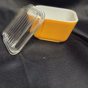 Pyrex Friendship Orange Refrigerator Food Storage Container with Clear Lid
